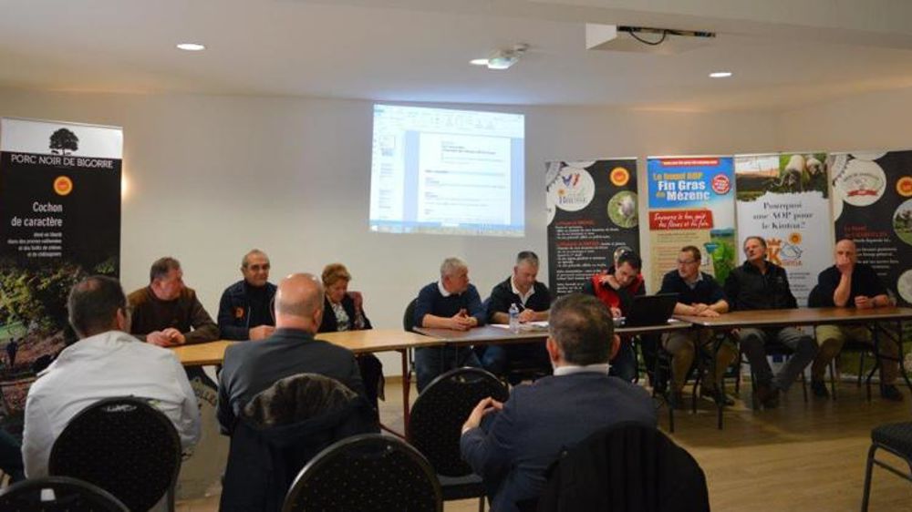 Les représentants des onze AOP viande réunis à l’assemblée générale constitutive de la « Fédération des viandes AOP de France » le 5 décembre 2019 à Roz-sur-Couesnon (Ille-et-Vilaine). © Yannick Pochelon